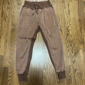 James Perse Mixed media pant in nutmeg pigment